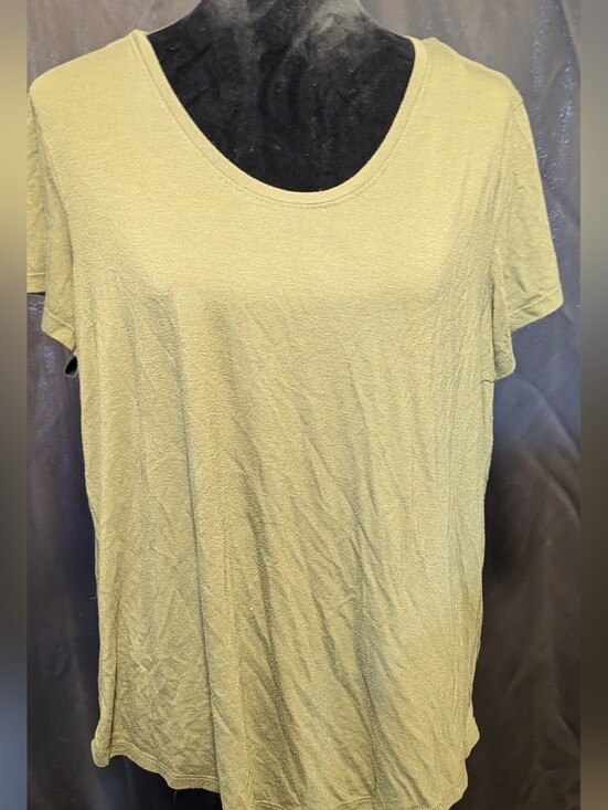 Ann Taylor Tops - Ann Taylor Women's Classic Short-Sleeve Scoop Neck Tee in Olive Green